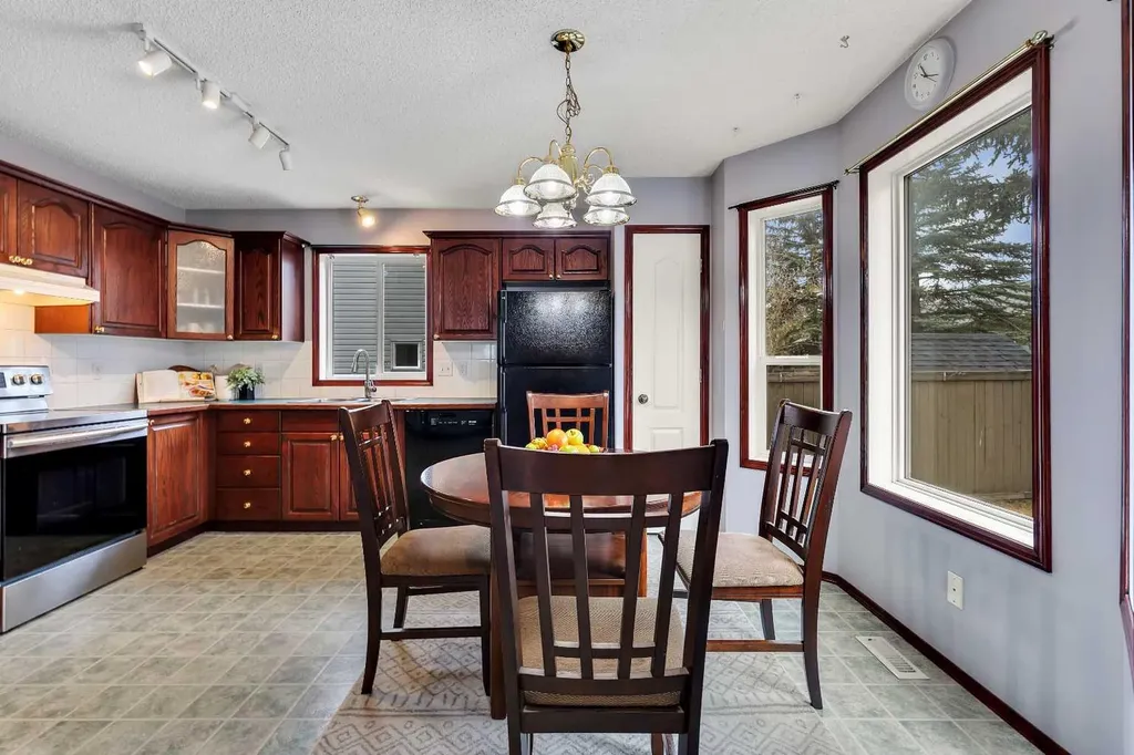 47 Carmel Close NE Calgary AB T1Y 6Z3
