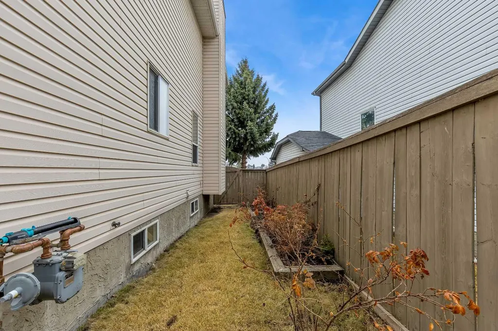 47 Carmel Close NE Calgary AB T1Y 6Z3