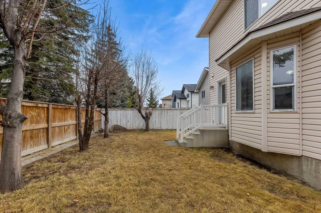 47 Carmel Close NE Calgary AB T1Y 6Z3