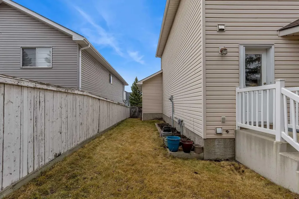 47 Carmel Close NE Calgary AB T1Y 6Z3
