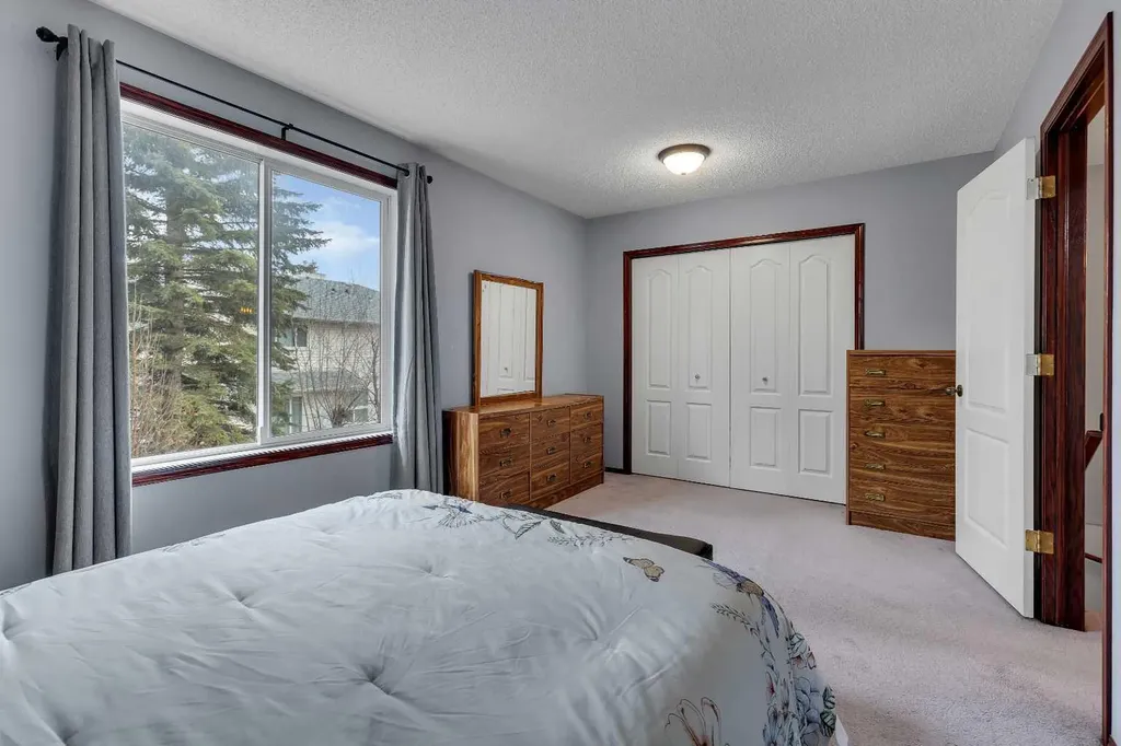 47 Carmel Close NE Calgary AB T1Y 6Z3