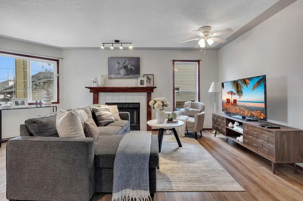 47 Carmel Close NE Calgary AB T1Y 6Z3