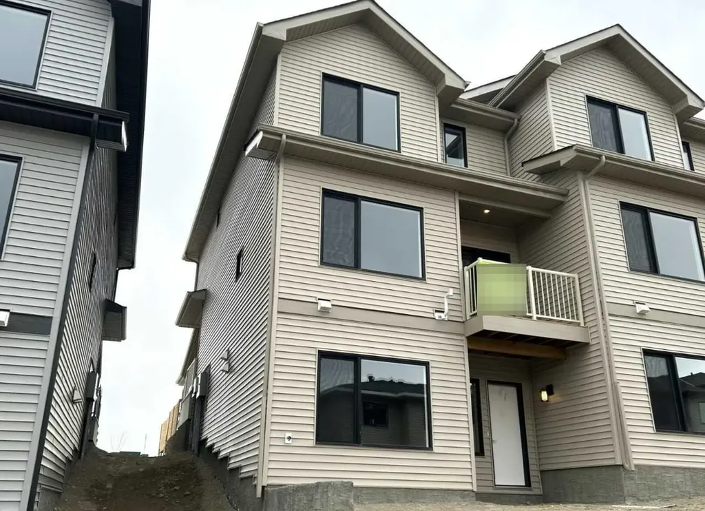 366 Heritage Boulevard Cochrane AB T4C 3K8