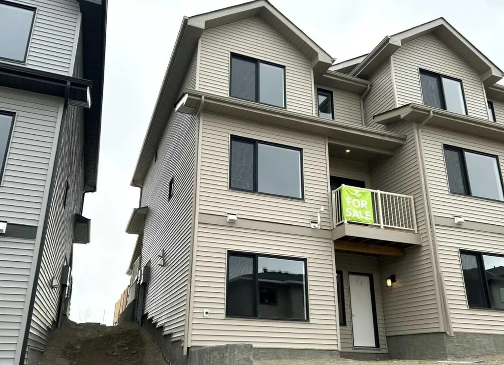 366 Heritage Boulevard Cochrane AB T4C 3K8
