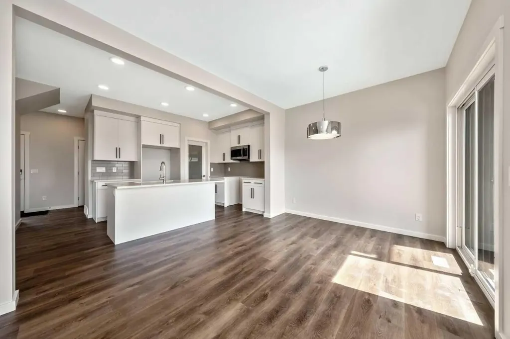 366 Heritage Boulevard Cochrane AB T4C 3K8