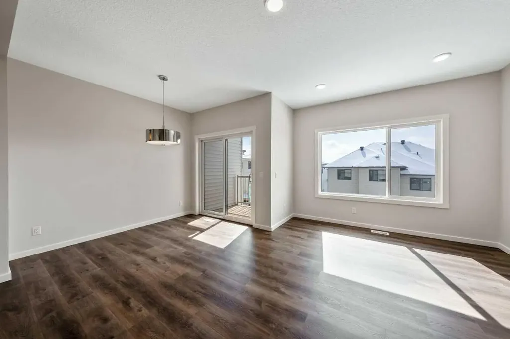 366 Heritage Boulevard Cochrane AB T4C 3K8