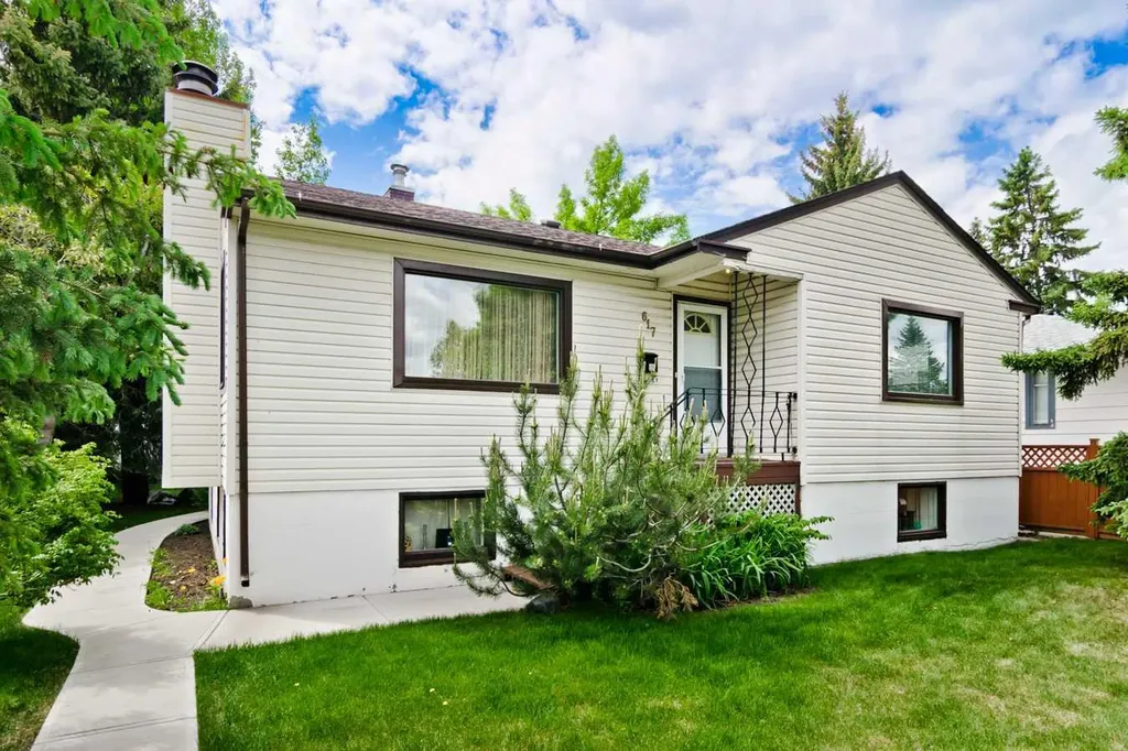 617 17 Avenue NE Calgary AB T2E 1M4