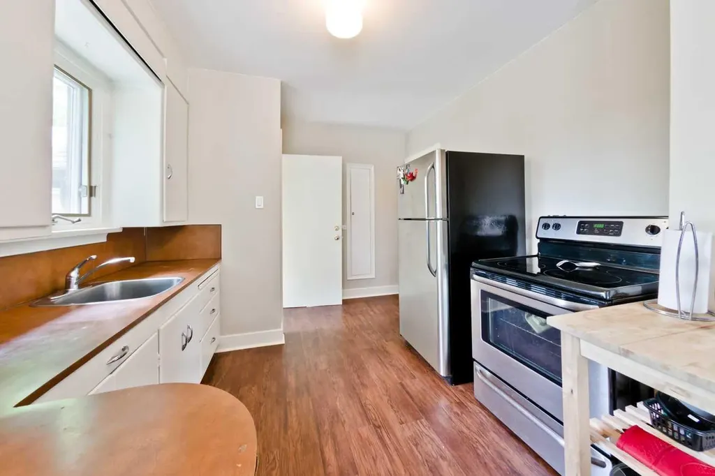 617 17 Avenue NE Calgary AB T2E 1M4