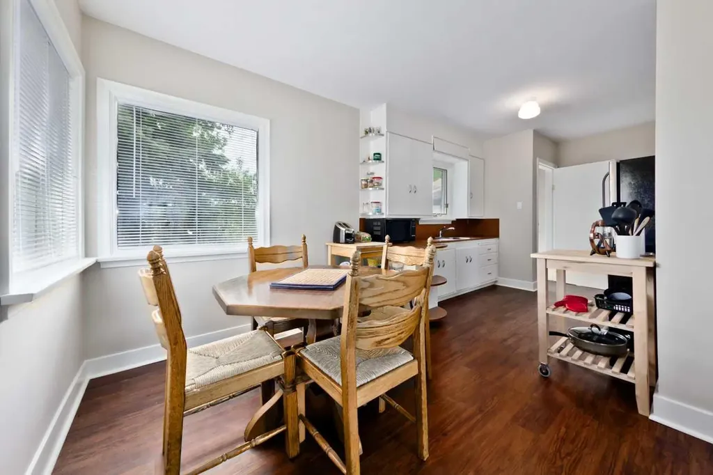 617 17 Avenue NE Calgary AB T2E 1M4