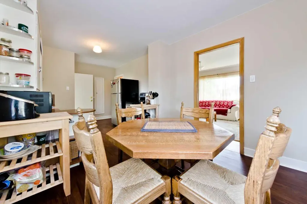 617 17 Avenue NE Calgary AB T2E 1M4