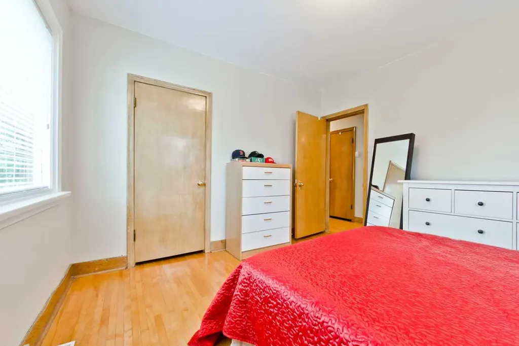 617 17 Avenue NE Calgary AB T2E 1M4