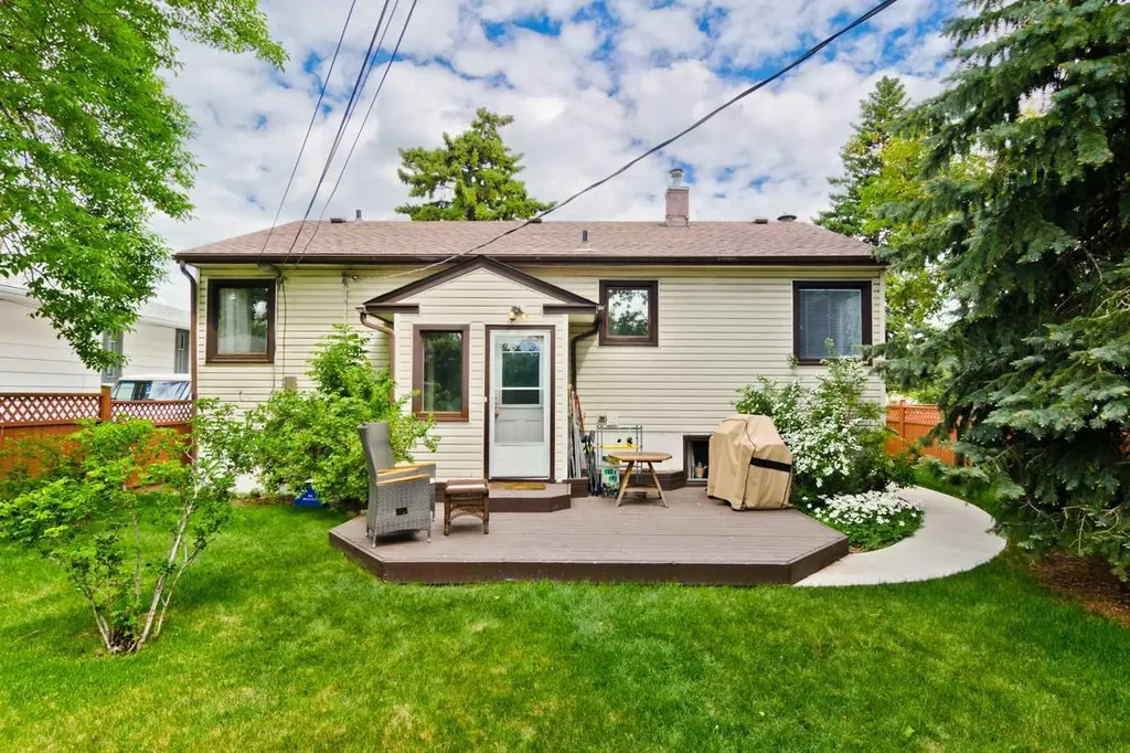 617 17 Avenue NE Calgary AB T2E 1M4