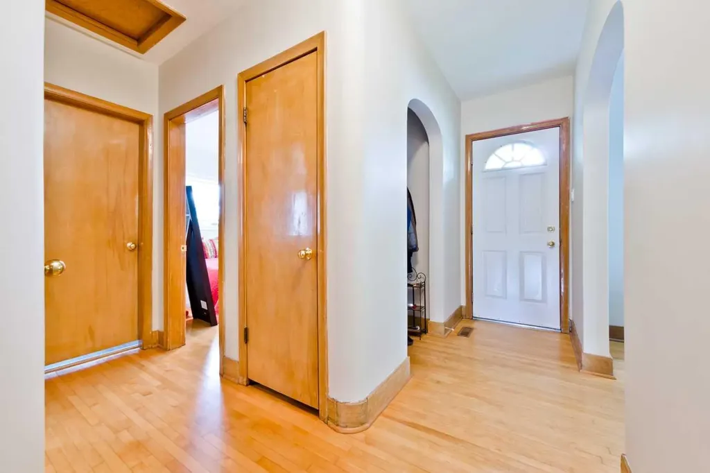 617 17 Avenue NE Calgary AB T2E 1M4