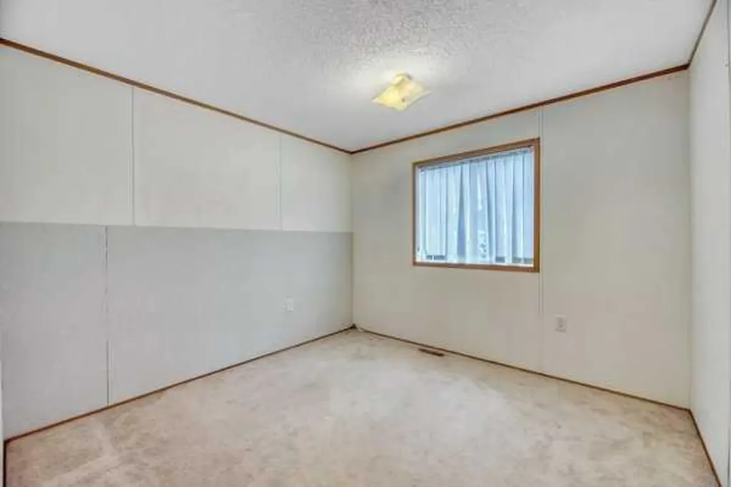 863 Brentwood Crescent Strathmore AB T1P 1E5