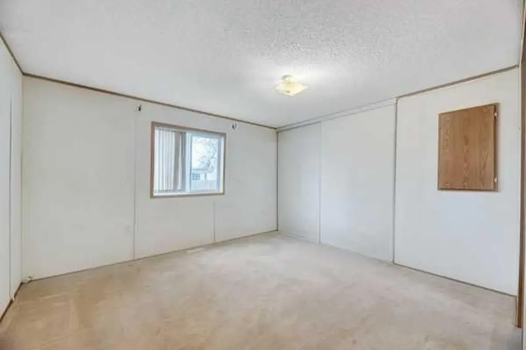 863 Brentwood Crescent Strathmore AB T1P 1E5