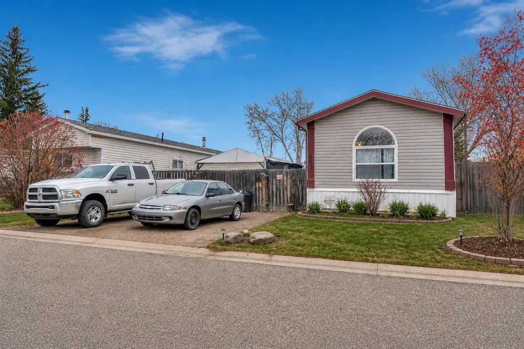 863 Brentwood Crescent Strathmore AB T1P 1E5