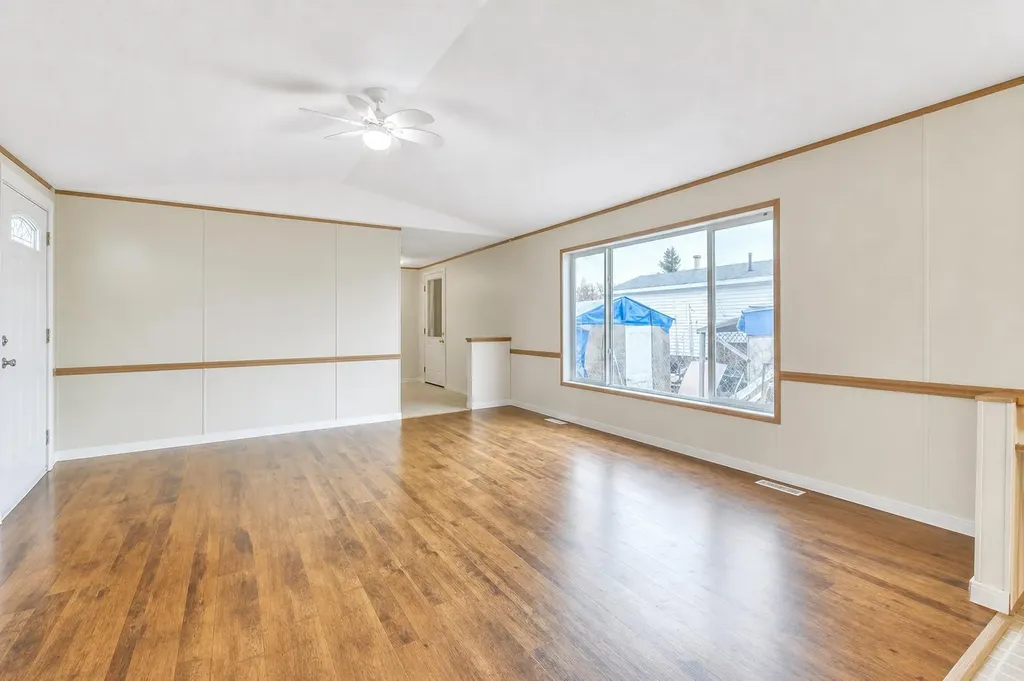 863 Brentwood Crescent Strathmore AB T1P 1E5