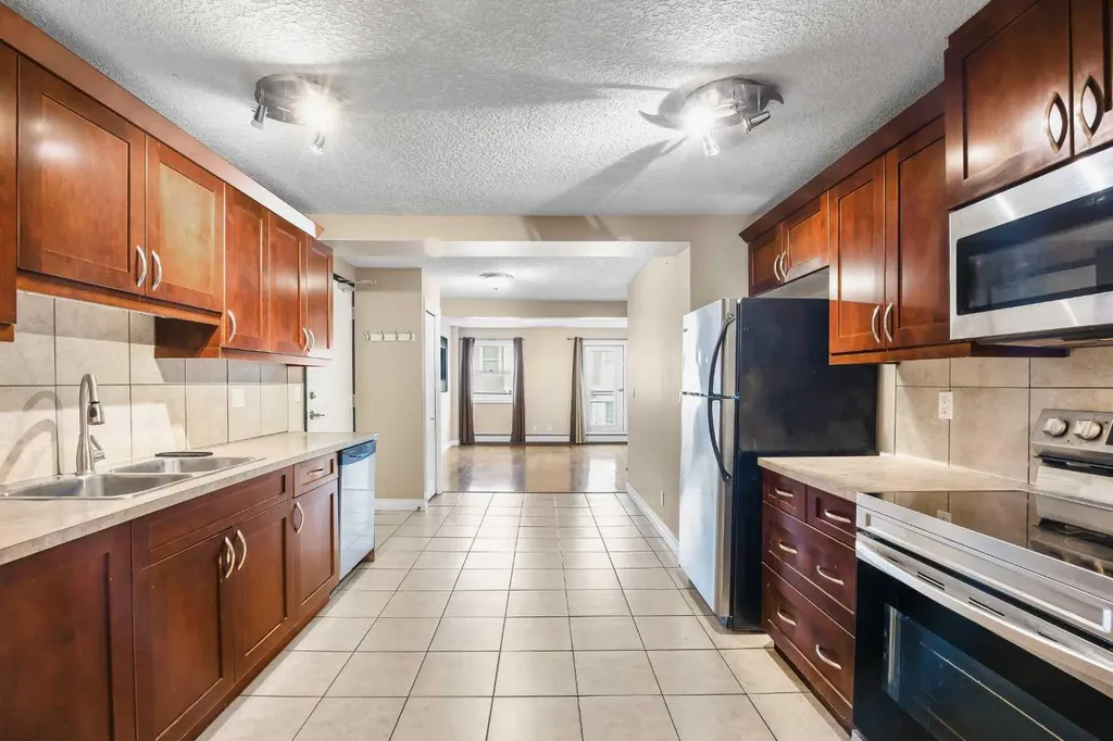 2010 35 Avenue SW Calgary AB T2T 2E1