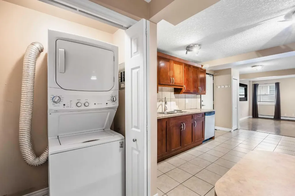 2010 35 Avenue SW Calgary AB T2T 2E1