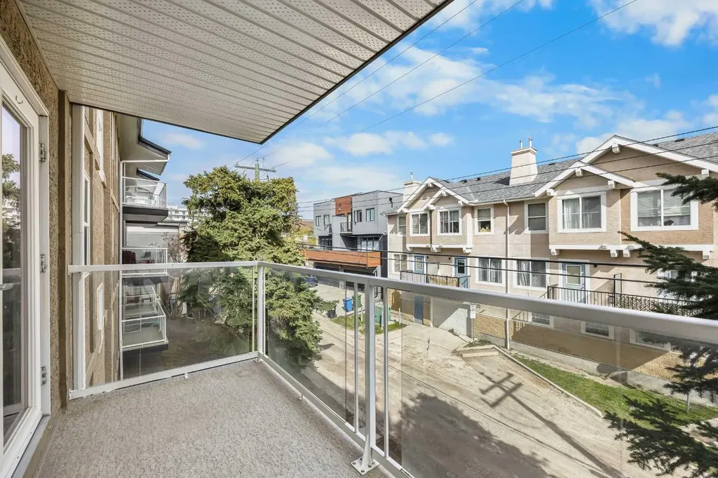 2010 35 Avenue SW Calgary AB T2T 2E1