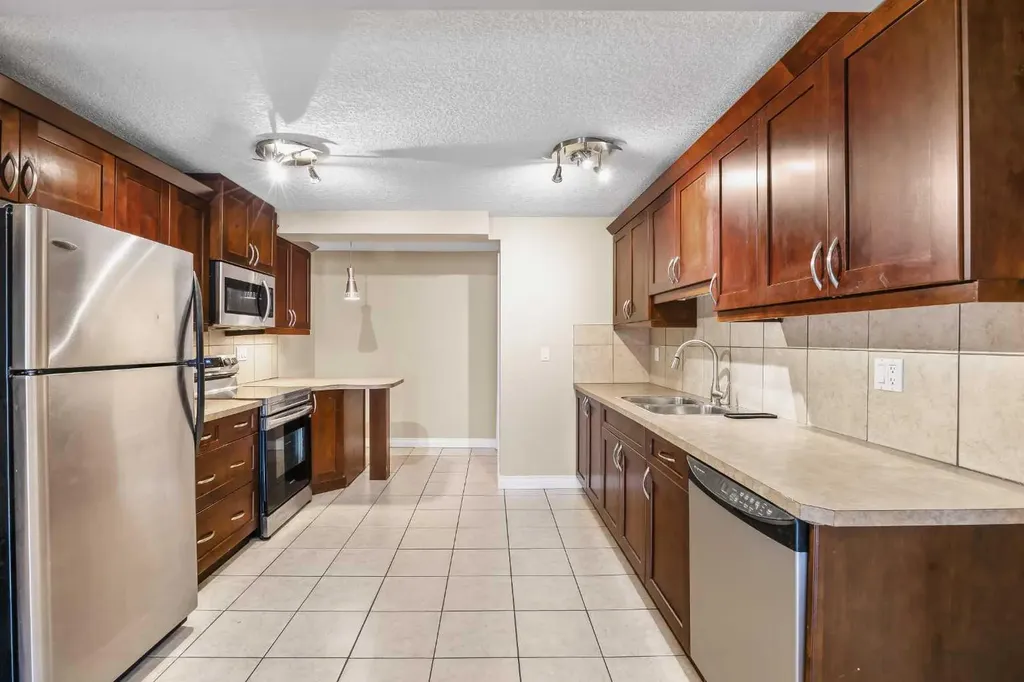 2010 35 Avenue SW Calgary AB T2T 2E1