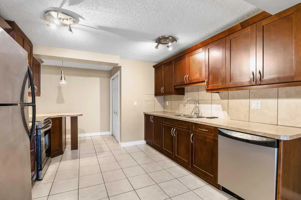 2010 35 Avenue SW Calgary AB T2T 2E1