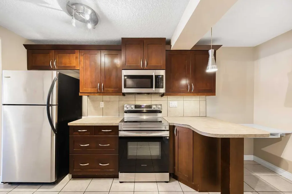 2010 35 Avenue SW Calgary AB T2T 2E1