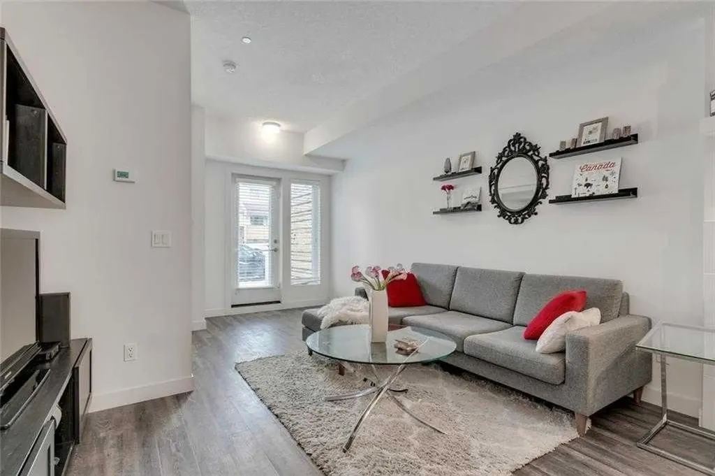 730 5 Street NE Calgary AB T2E 3W8