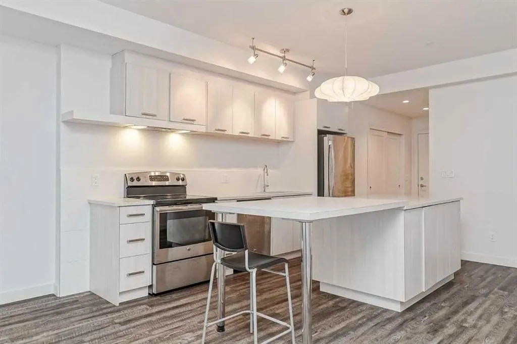 730 5 Street NE Calgary AB T2E 3W8
