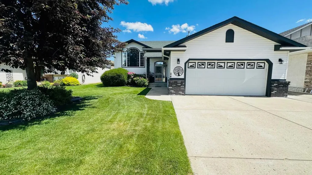 24 Willow Point Drumheller AB T0J0Y5