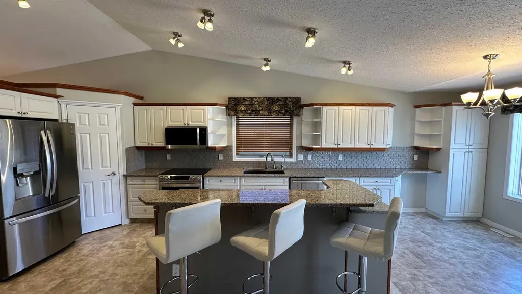 24 Willow Point Drumheller AB T0J0Y5