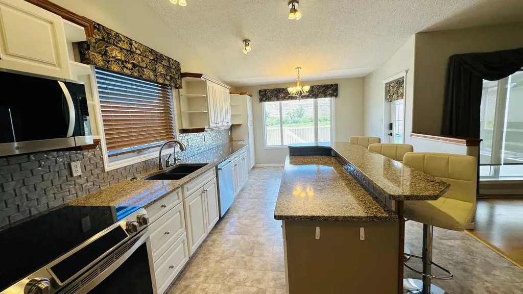 24 Willow Point Drumheller AB T0J0Y5