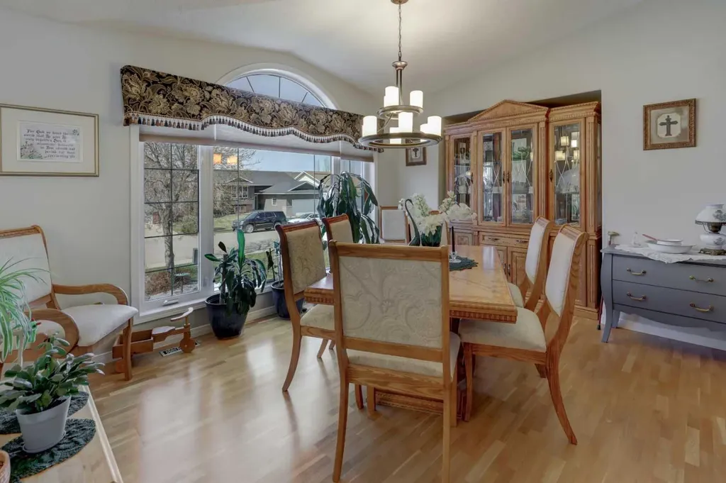 24 Willow Point Drumheller AB T0J0Y5