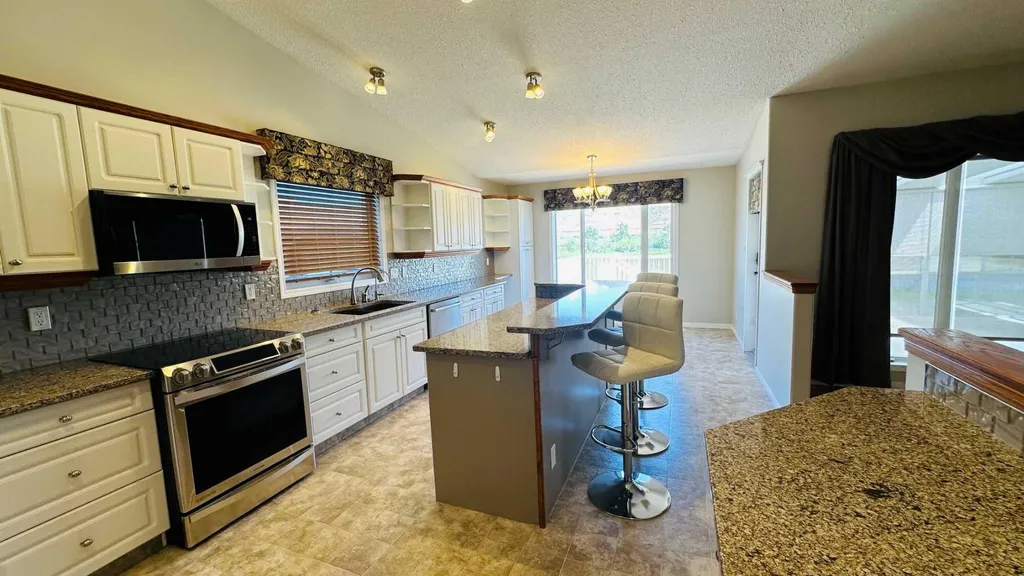 24 Willow Point Drumheller AB T0J0Y5