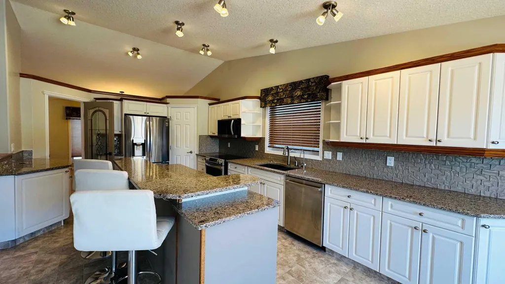 24 Willow Point Drumheller AB T0J0Y5