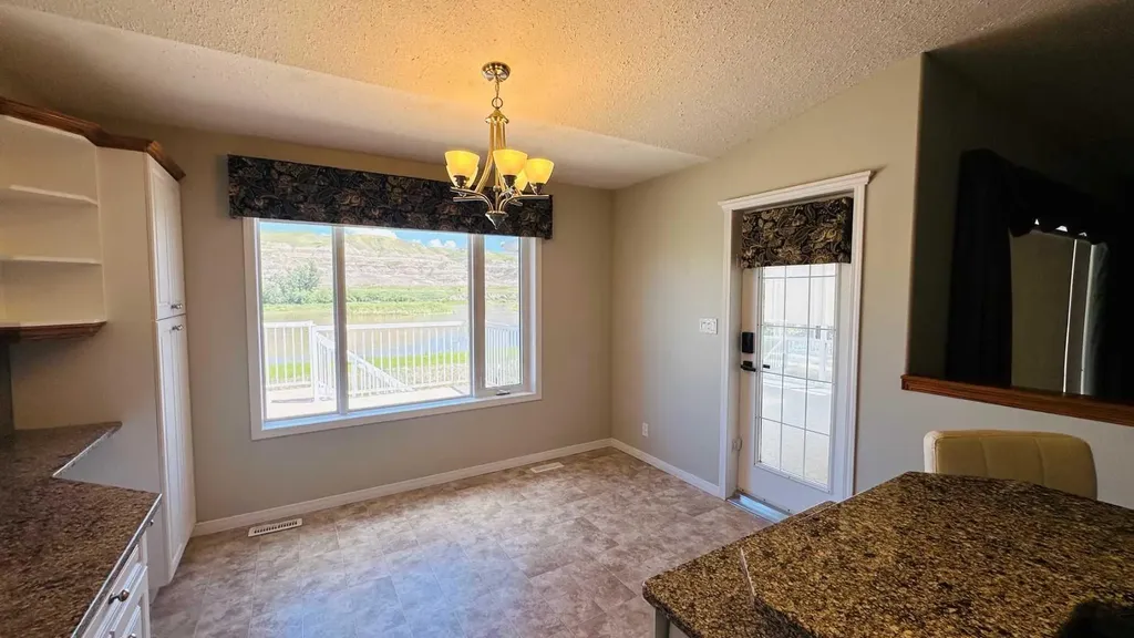 24 Willow Point Drumheller AB T0J0Y5