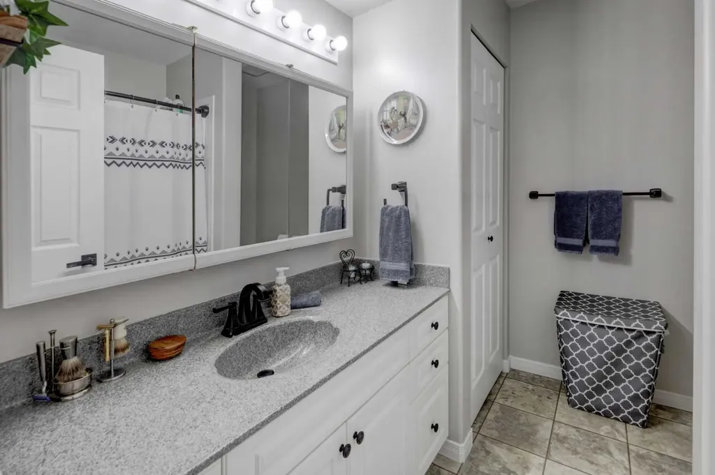 24 Willow Point Drumheller AB T0J0Y5