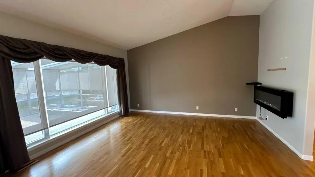 24 Willow Point Drumheller AB T0J0Y5