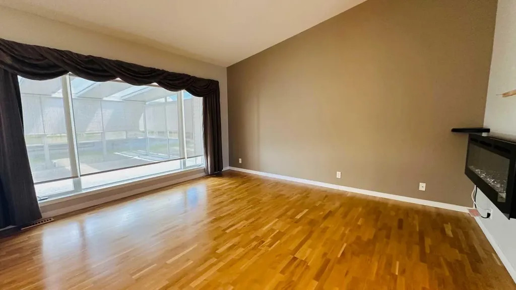 24 Willow Point Drumheller AB T0J0Y5