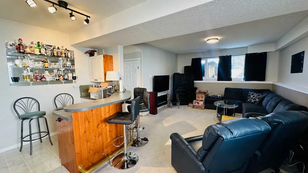 24 Willow Point Drumheller AB T0J0Y5