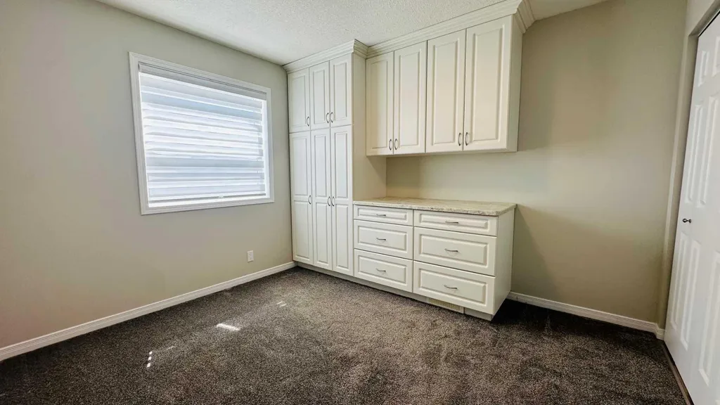 24 Willow Point Drumheller AB T0J0Y5