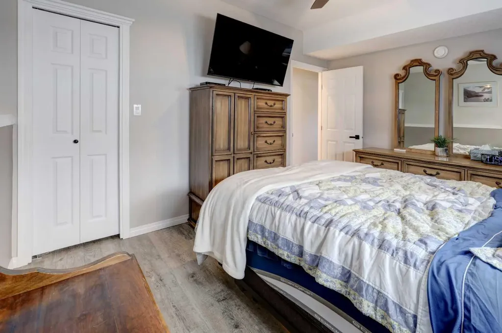 24 Willow Point Drumheller AB T0J0Y5