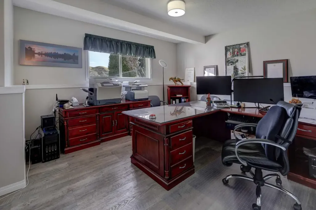 24 Willow Point Drumheller AB T0J0Y5