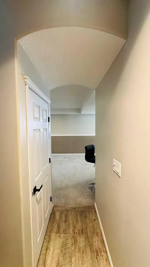 24 Willow Point Drumheller AB T0J0Y5