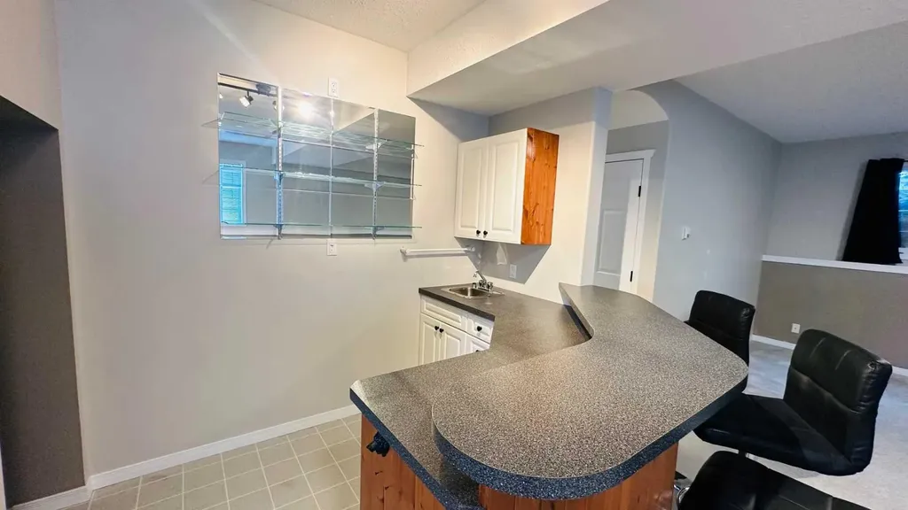 24 Willow Point Drumheller AB T0J0Y5