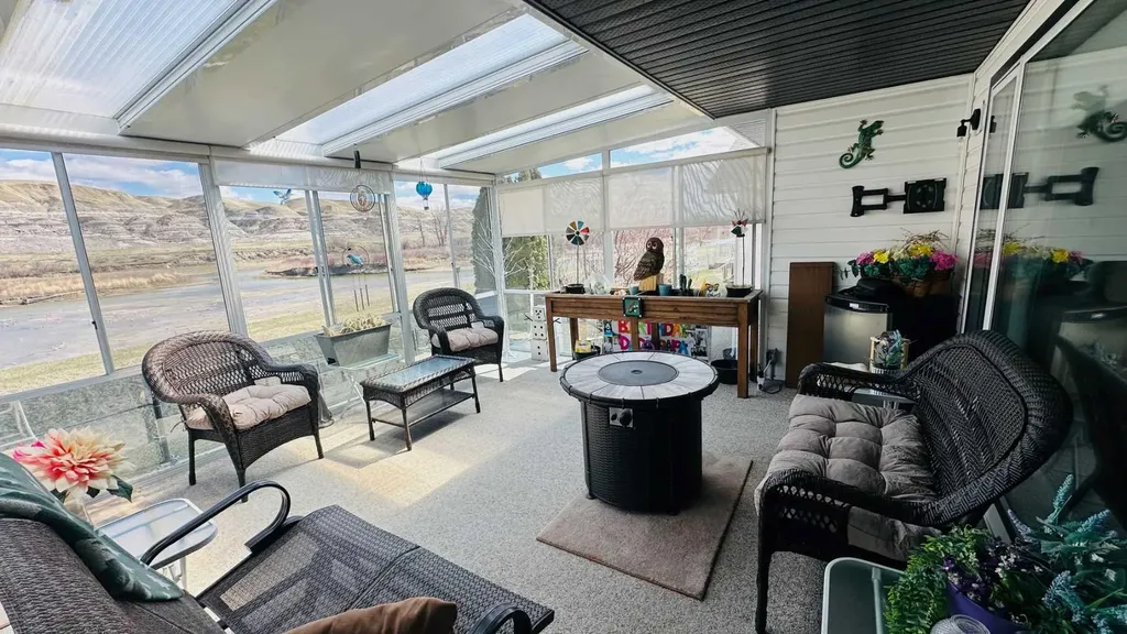 24 Willow Point Drumheller AB T0J0Y5