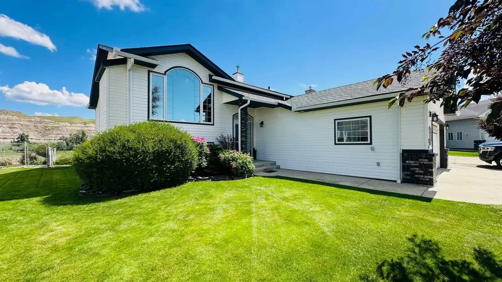 24 Willow Point Drumheller AB T0J0Y5