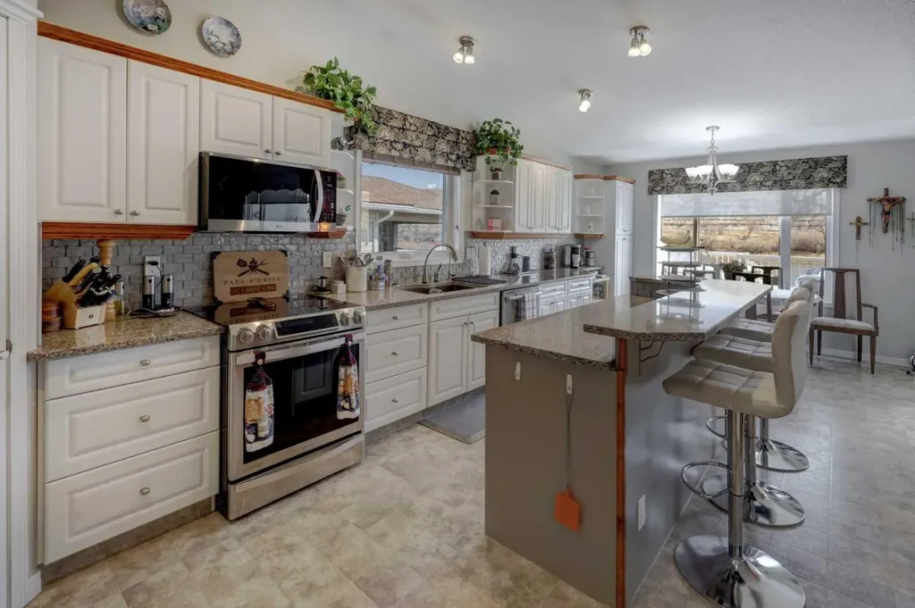 24 Willow Point Drumheller AB T0J0Y5