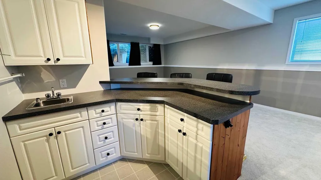 24 Willow Point Drumheller AB T0J0Y5