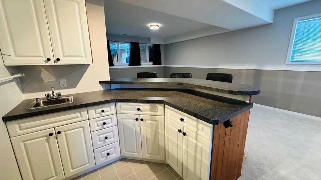 24 Willow Point Drumheller AB T0J0Y5